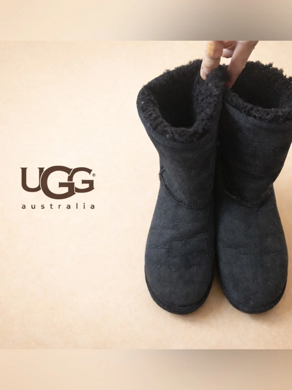 UGG Australia Classic Short Black Shearling Boots Cozy Winter Fur Lined 7